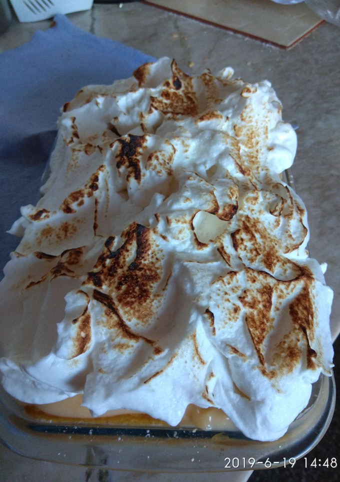 Una foto de Crema pastelera con vainillas y merengue