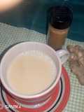 Thé au lait au gingembre parfumé à la cannelle et au clou de girofle