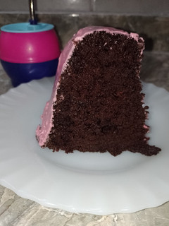 Una foto de Bizcochuelo de chocolate🍫 húmedo y esponjoso (sin leche)