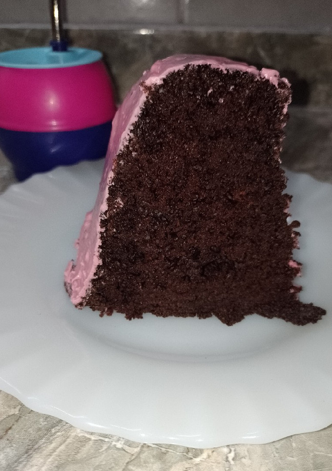 Una foto de Bizcochuelo de chocolate🍫 húmedo y esponjoso (sin leche)