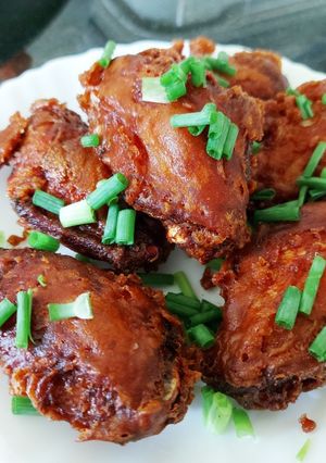 รูปของ ปีกไก่หมักซีอิ๊วชุบแป้งทอด🇨🇳🐓🍗
