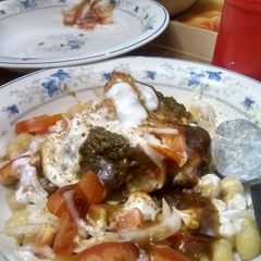 A picture of Samosa chaat.