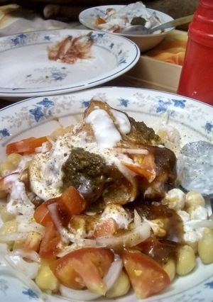 A picture of Samosa chaat.