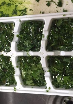 Una foto de Perejil en aceite