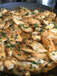 Una foto de Pechuga de pollo al curry y leche de coco