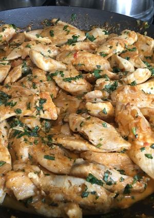 Una foto de Pechuga de pollo al curry y leche de coco