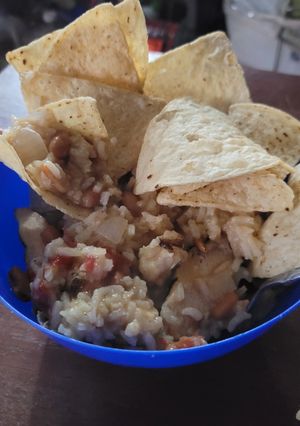 A picture of Easy 1 pot Mexican chicken and rice (sort of).