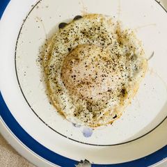 A picture of Half Fry Egg 🥚.