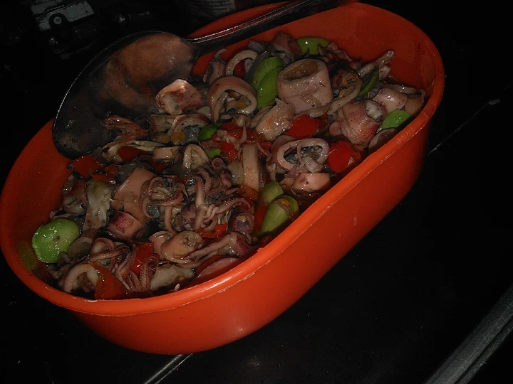 Cara Mudah Menyiapkan Resep  Tumis Cumi asin pedes manis nampooool... yang Sempurna, Enak Banget