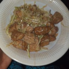 A picture of Awara and cabbage.