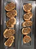 Bruschetas con pasta de aceitunas
