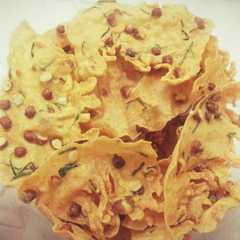 A picture of Rempeyek Kacang Tanah .