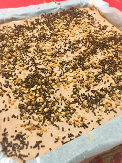 Una foto de Tarta fácil de chocolate cremoso y sobaos sin horno