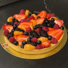 Foto di Crostata con crema pasticcera e frutta fresca