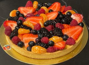 Foto di Crostata con crema pasticcera e frutta fresca