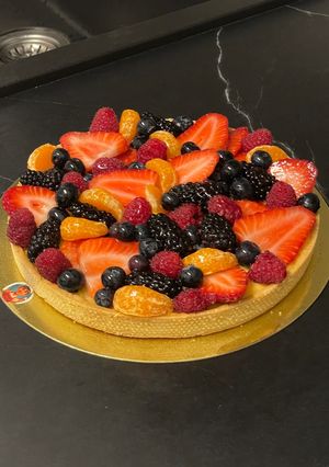 Foto di Crostata con crema pasticcera e frutta fresca