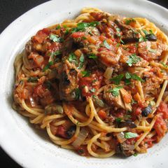 A picture of Spaghetti Puttanesca with Canned Kippers.