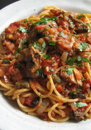 A picture of Spaghetti Puttanesca with Canned Kippers.