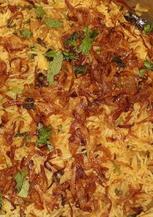 A picture of Chicken semi dum biryani.