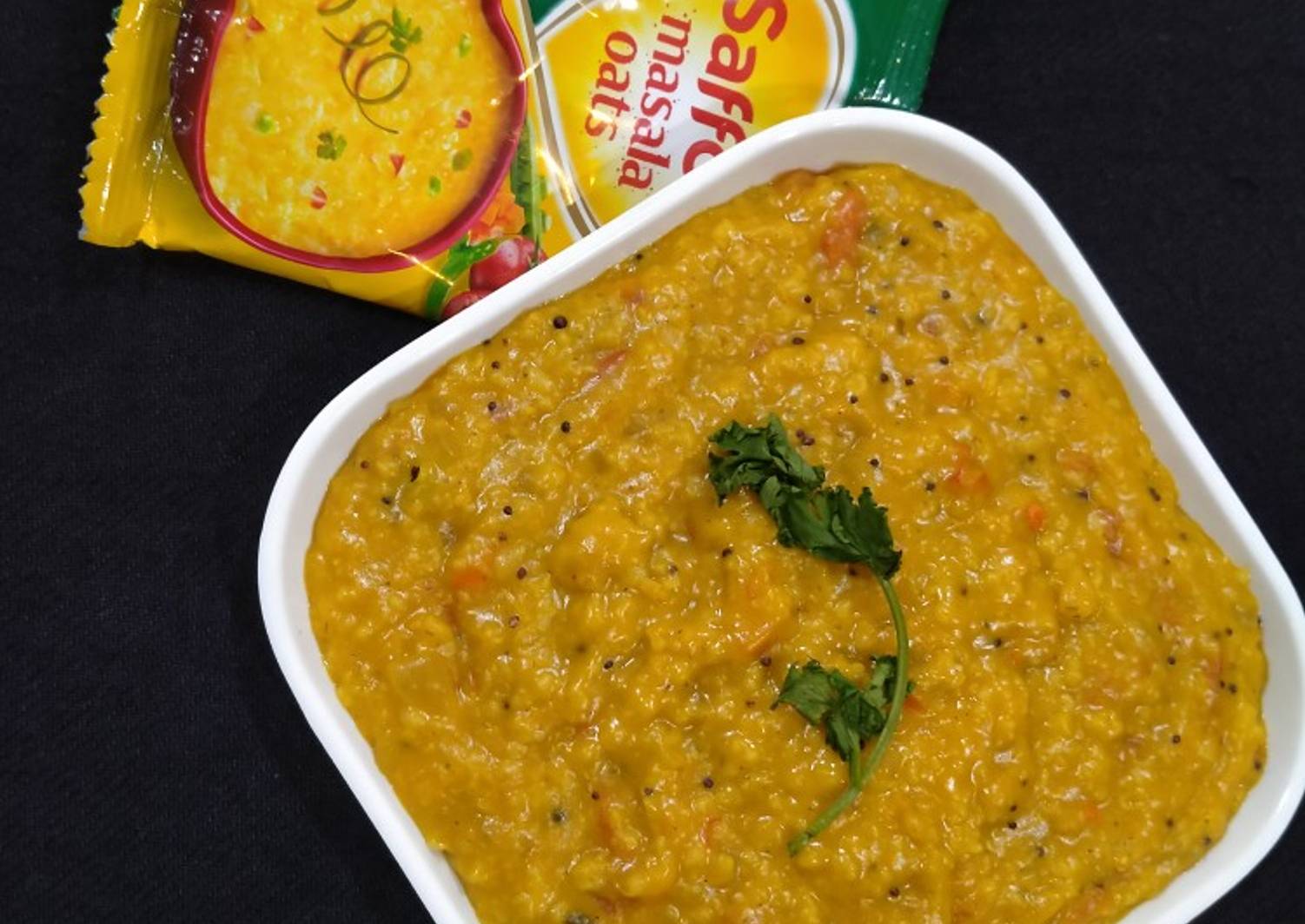 Saffola masala oats Recipe by Diya Ramnani - Cookpad