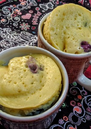 Una foto de MUG Cake con🍒 Arándanos...!