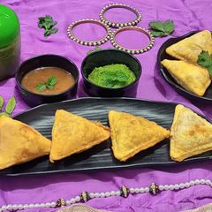 A picture of Cheesy Matar Paneer Samosa.