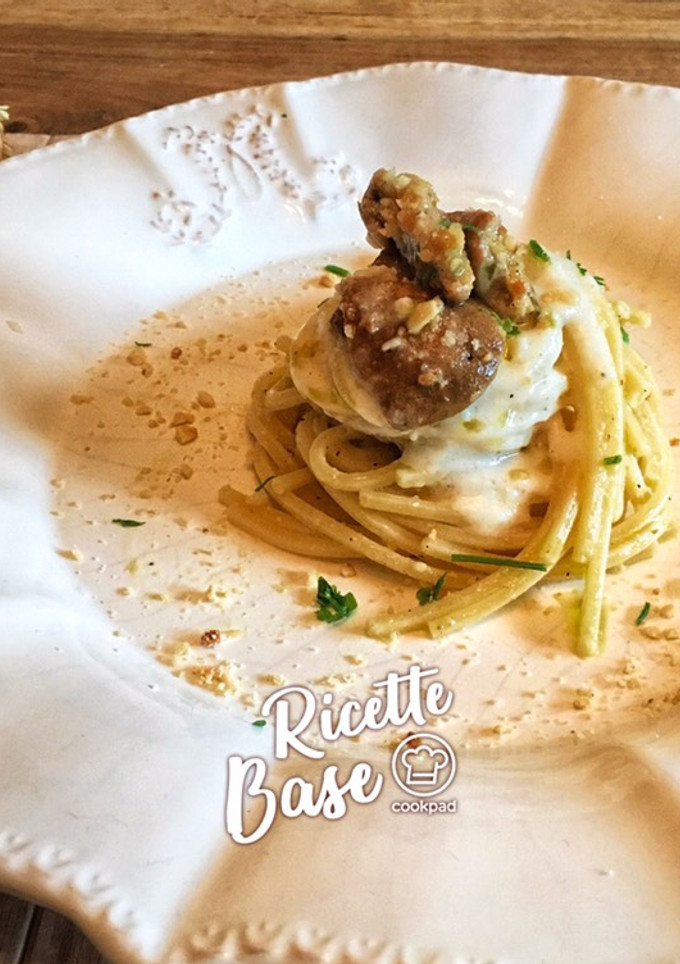 Foto di Spaghetto quadrato con crunch di funghi e nocciole in crema di pecorino abruzzese