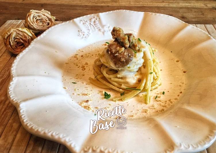 Spaghetto quadrato con crunch di funghi e nocciole in crema di pecorino abruzzese