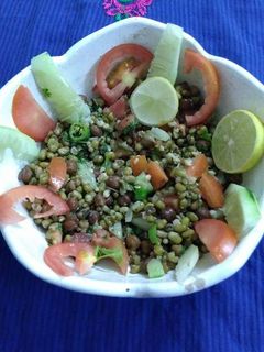 अंकुरित सलाद (ankurit salad recipe in Hindi) रेसिपी मुख्य फोटो