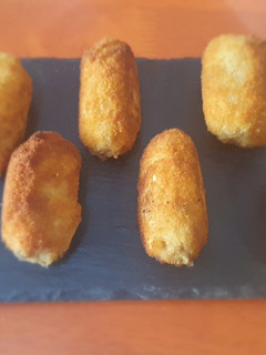 Una foto de Croquetas de boletus y tomate seco