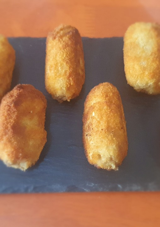 Una foto de Croquetas de boletus y tomate seco