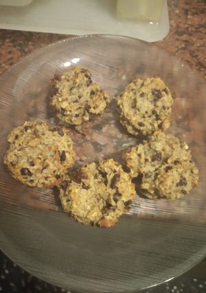 Una foto de Muffins de banana y avena con chips de chocolate