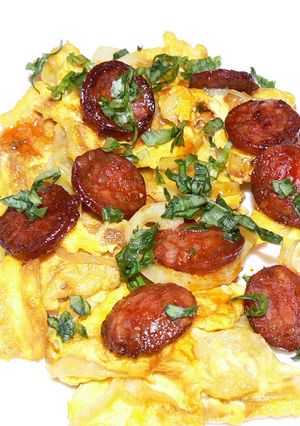 Rántotta, medvehagymás kolbásszal recept fotója