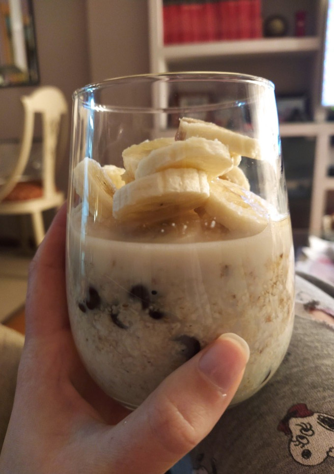 Una foto de Postre vegano avena, chocolate y plátano 🤤