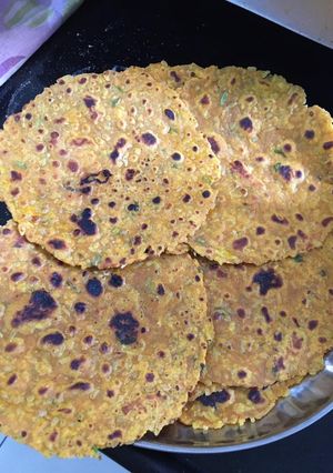 ભાત ના થેપલા (Rice Thepla Recipe In Gujarati) રેસીપી મુખ્ય ફોટો