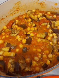 A picture of Vegan lebanese stew with aubergine, chickpeas and mint.