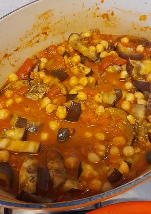 A picture of Vegan lebanese stew with aubergine, chickpeas and mint.