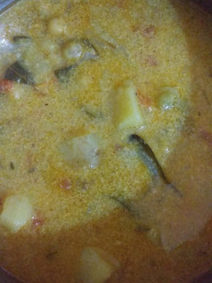 உருளைக்கிழங்கு குருமா (Urulaikilanku kurma recipe in tamil) செய்முறை முக்கிய புகைப்படம்