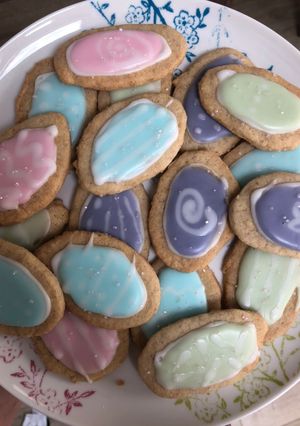 A picture of Iced Easter biscuits.