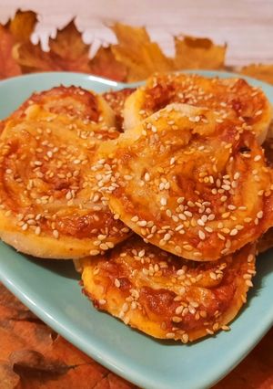 Gluténmentes pizzás csiga recept fotója