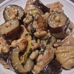 A picture of Braised Sea Cucumber with Chicken.