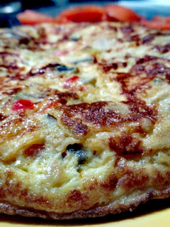 Una foto de Tortilla de verduras con queso