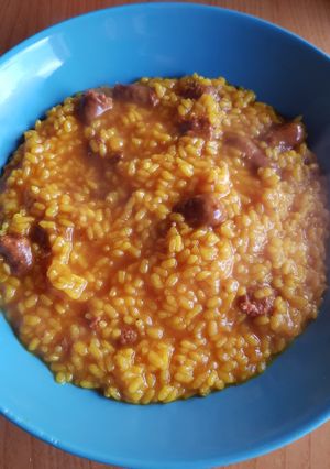 Una foto de Arroz caldosito con salchichas de ternera