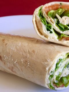 Une photo de Wrap truite, fromage frais et salade