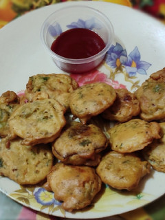 क्रिस्पी आलू प्याज़ पकौड़े (Crispy aloo pyaz pakoda recipe in Hin रेसिपी मुख्य फोटो