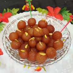 A picture of Gulab jamun.