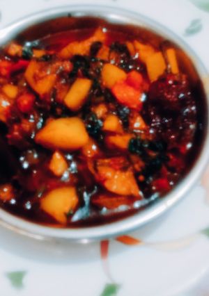 A picture of Healthy tasty spinach and potato sabji.
