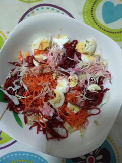 Una foto de Ensalada de col colorida