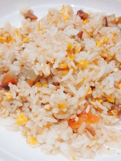 รูปของ ข้าวผัดไข่ใส่หมูแดง