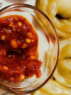 A picture of Momos Chutney.